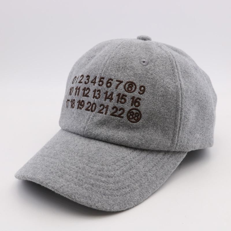 Maison Margiela ญี่ปุ่นและเกาหลีเย็บปักถักร้อยดิจิตอล Casual Retro All-match Street Soft Top Peaked 