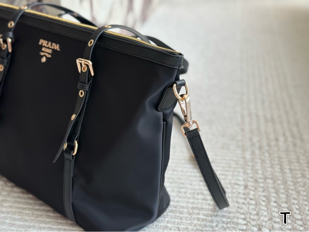 ((YuYu Ready Stock) Classic Tote Bag Nylon Handbag Large Capacity Shoulder Bag Lightweight Practical Handbag Shoulder Bag Size 35 * 28cm