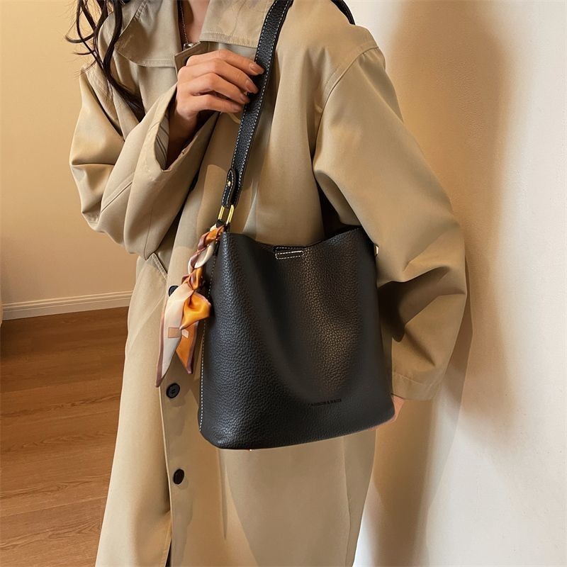 C2Kกระเป๋าหนังวัว2024ใหม่กระเป๋าตะกร้าผักกระเป๋าสตรีหนังแท้แบบพกพากระเป๋าสะพายกระเป๋าแม่สูง