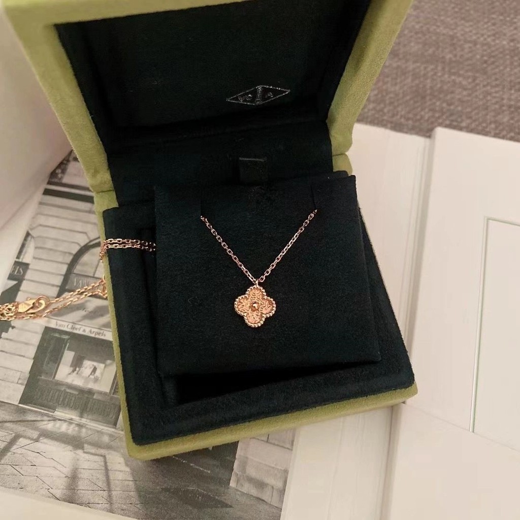 PawnableOriginal Vca 18K Gold VCA VCA 18K Gold หวานขนาดเล็ก Four-Leaf Clover Lava Gold สร้อยคอ K Ro