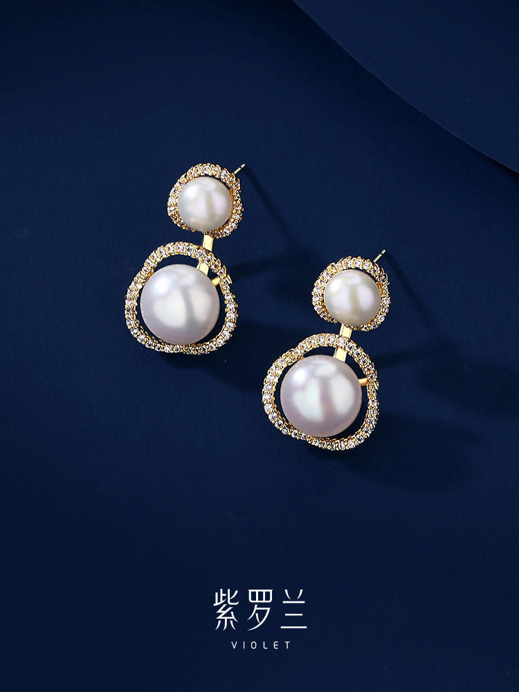 【ไวโอเล็ตของแท้】ความรู้สึกของต่างหูมุก Tamsui สำหรับของขวัญวันหยุดของผู้หญิงต่างหูอินเทรนด์