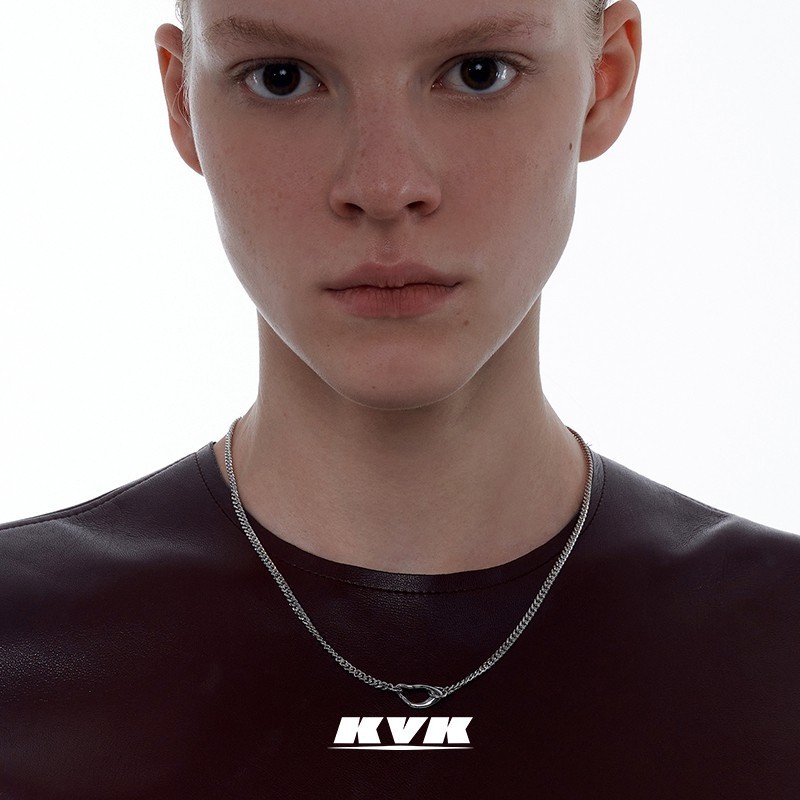 สร้อยคอออกแบบเฉพาะ KVK โซ่กระดูกไหปลาร้าหญิงอินเทรนด์คุณภาพสูงอารมณ์ไม่ซีดจางอินเทรนด์ลมหนาวเรียบง่