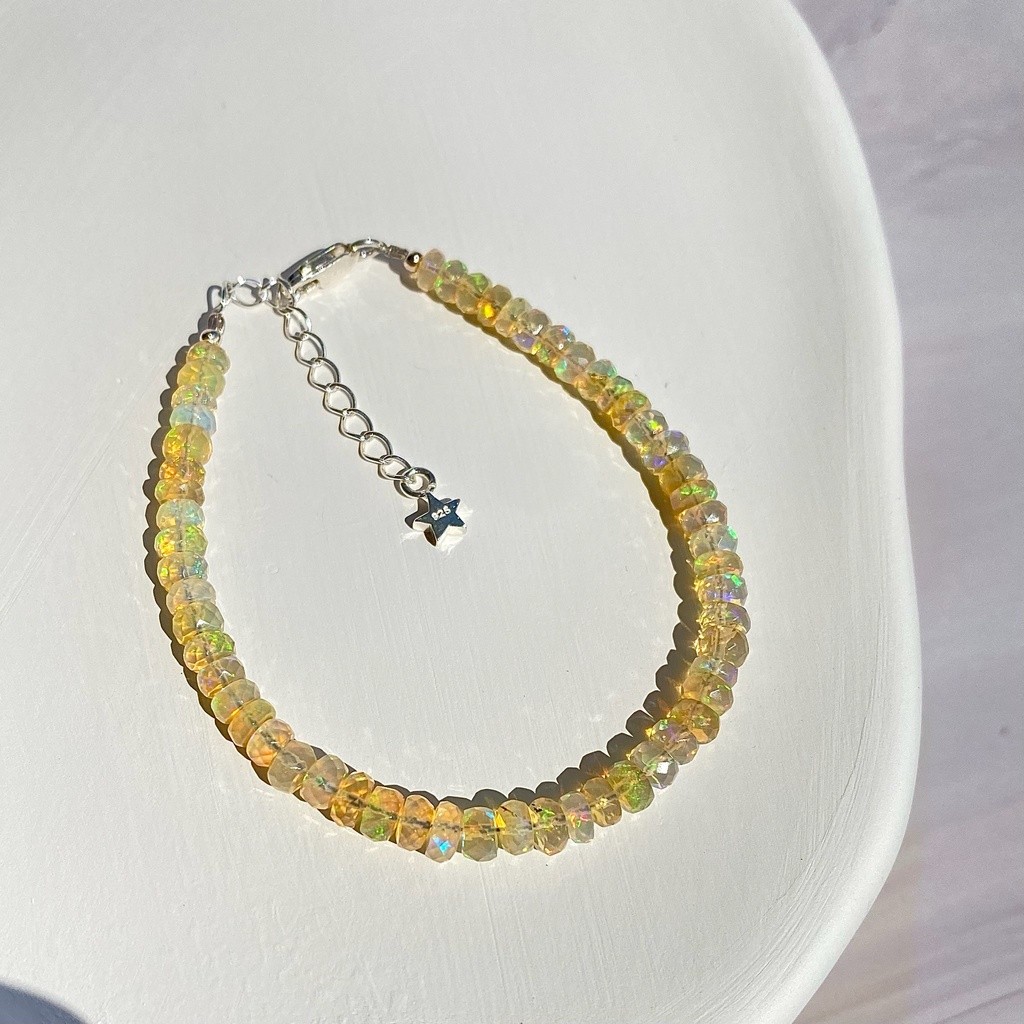 SERENA   สร้อยข้อมือหินแท้ โอปอล เอธิโอเปีย (Ethiopian Fire Opal)  Yellow Tone 4mm