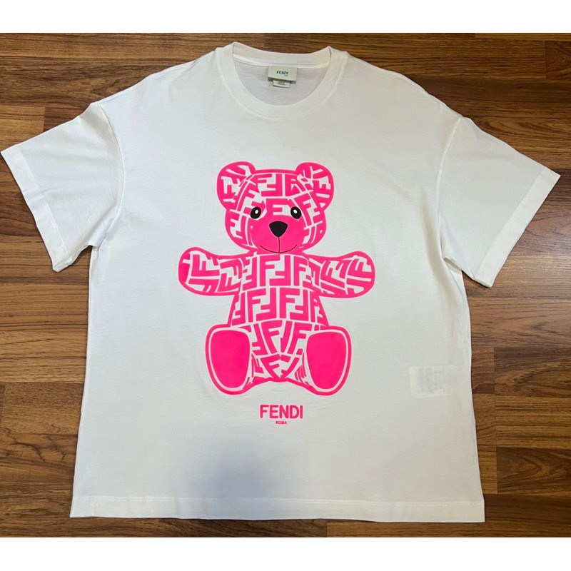 ♞เสื้อยืดFendiไซต์12+รอบอก40นิ้วความยาวเสื้อ25นิ้วของแท้100%มือสองสภาพดีจ้า EFB