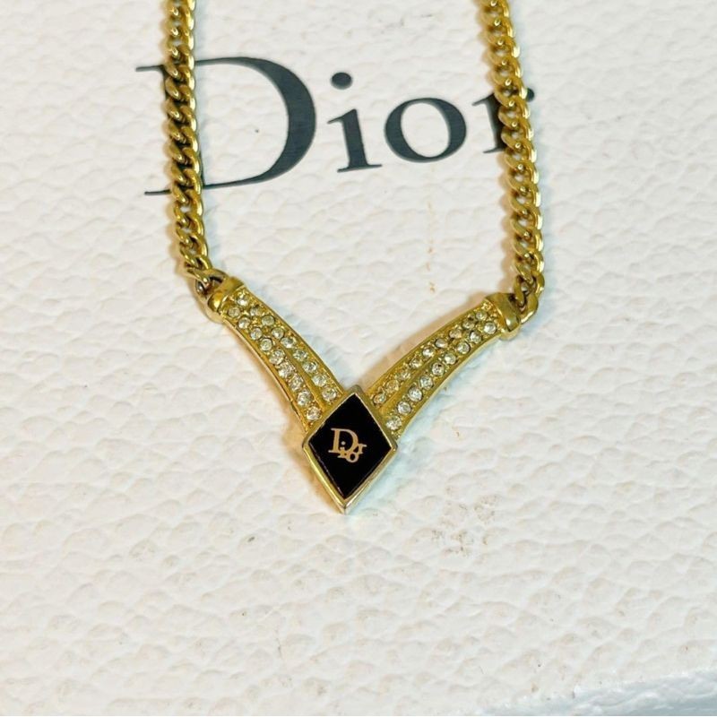 สร้อยคอDiorของแท้%
ขนาดปรับได้ค่ะ
ขนาด 18นิ้ว 
5900#dior #สร้อยคอdior #diorvintage