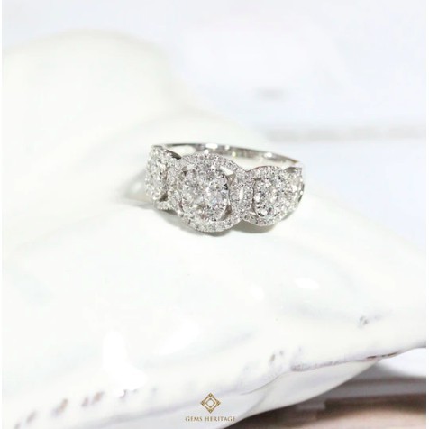 Gems Heritage แหวนเพชรประกบทรง Oval มีเพชรล้อมเป็นลายไขว้กัน (RWG167)   เพชรแท้น้ำ97 VS1-VS2 เรือน