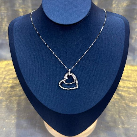 วัสดุโลหะผสมคุณภาพสูง APM สร้อยคอหัวใจคู่ + ต่างหู + สร้อยข้อมือ