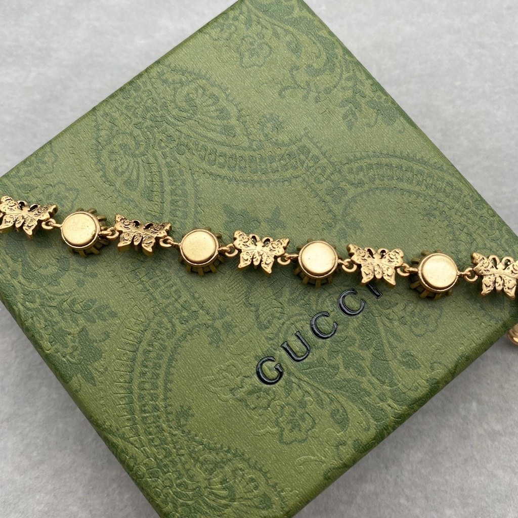 ,,Gucci สร้อยคอแฟชั่น จี้ผีเสื้อ ประดับเพชร สวยงาม rte