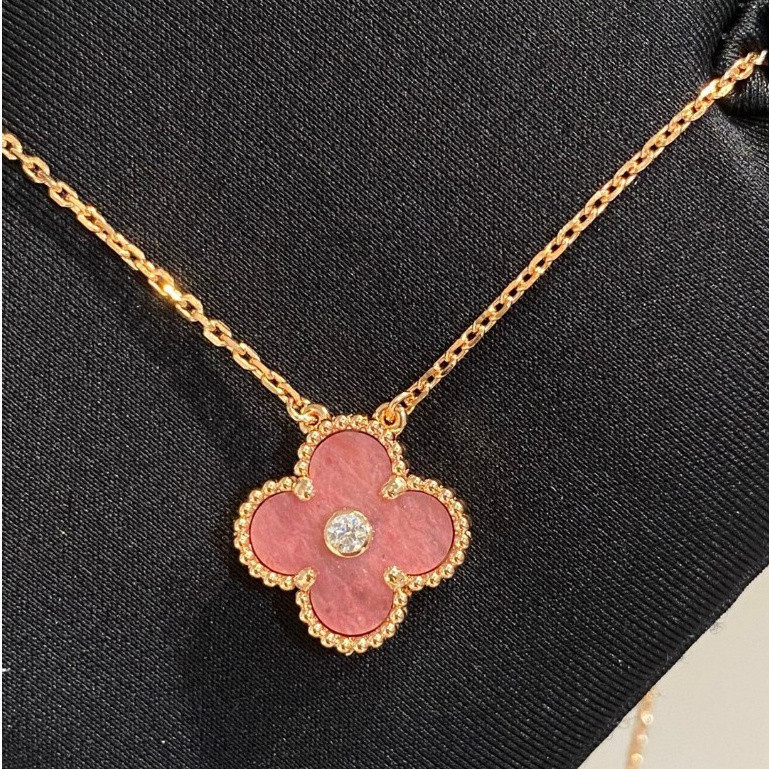 Pre order ราคา2600 Van Cleef & Arpels Natural rose Necklace สร้อยคอ Metal Coating Christmas Limited