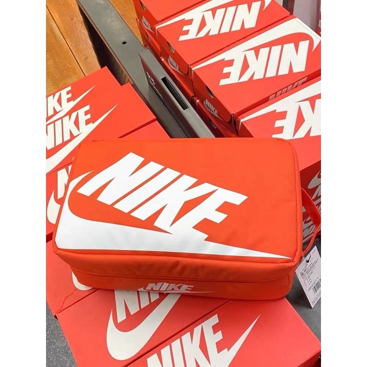 2024 Nike NIKE SHOE BOX BAG กระเป๋าใส่รองเท้าฝึกซ้อมกล่องรองเท้ากระเป๋าฟิตเนสกระเป๋าถือ BA6149-810