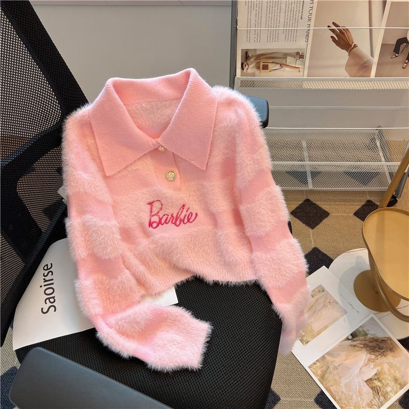 ตุ๊กตาบาร์บี้สีชมพูโปโลปกลายเสื้อกันหนาวผู้หญิงขี้เกียจหลวม จุดต่ําสุด เสื้อกันหนาวสั้นจดหมายเย็บปักถักร้อยด้านบน