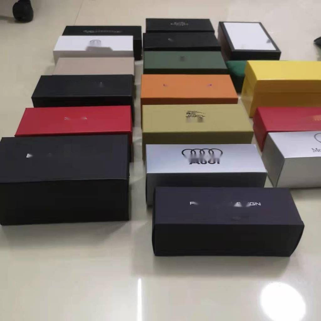 กล่องพิเศษสำหรับแว่นตากันแดดและแว่นสายตา เคสแว่นตาแบบแฟชั่น พร้อมผ้าเช็ดเลนส์