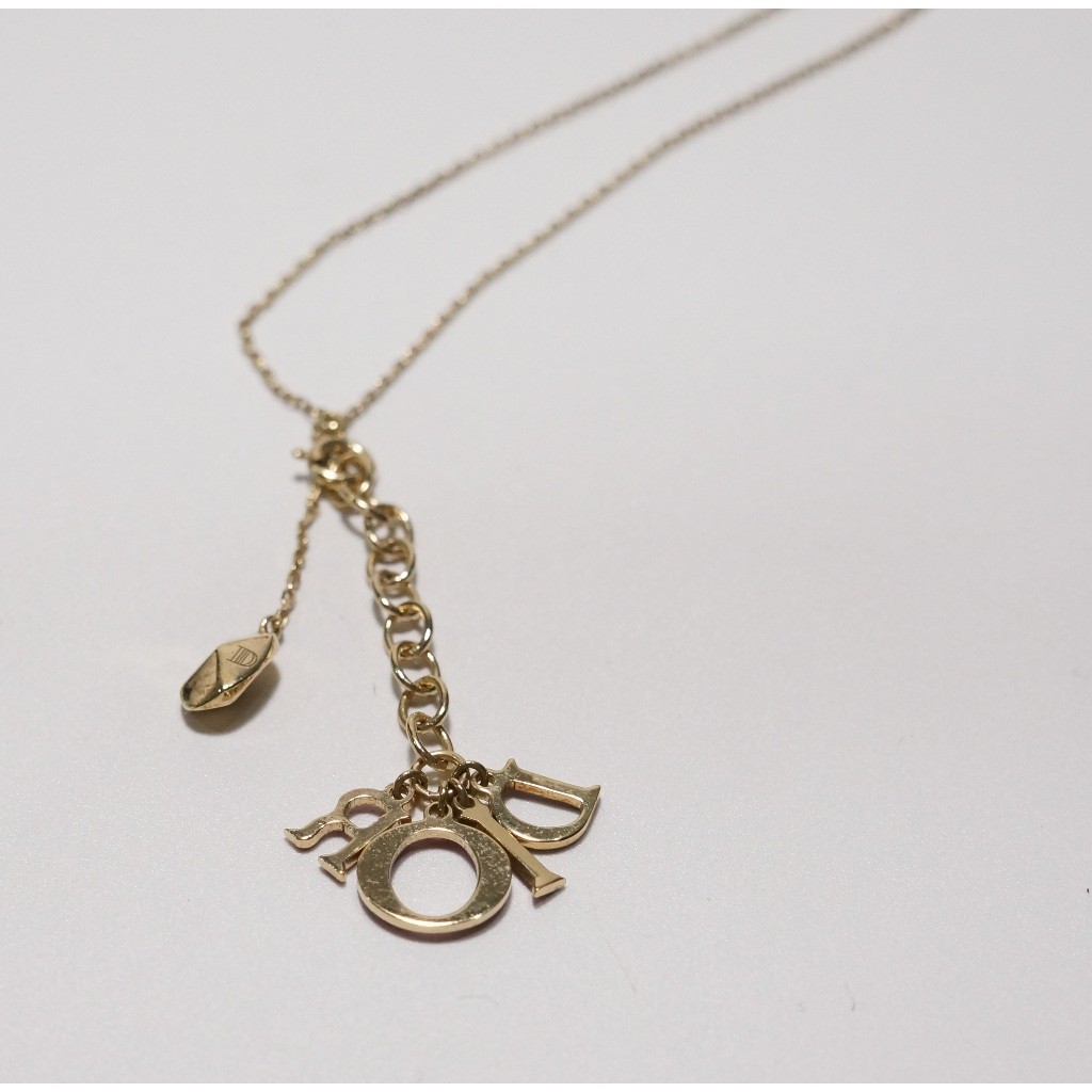 สร้อยคอ Dior necklace มือสองพร้อมกล่องและถุงผ้าของแท้