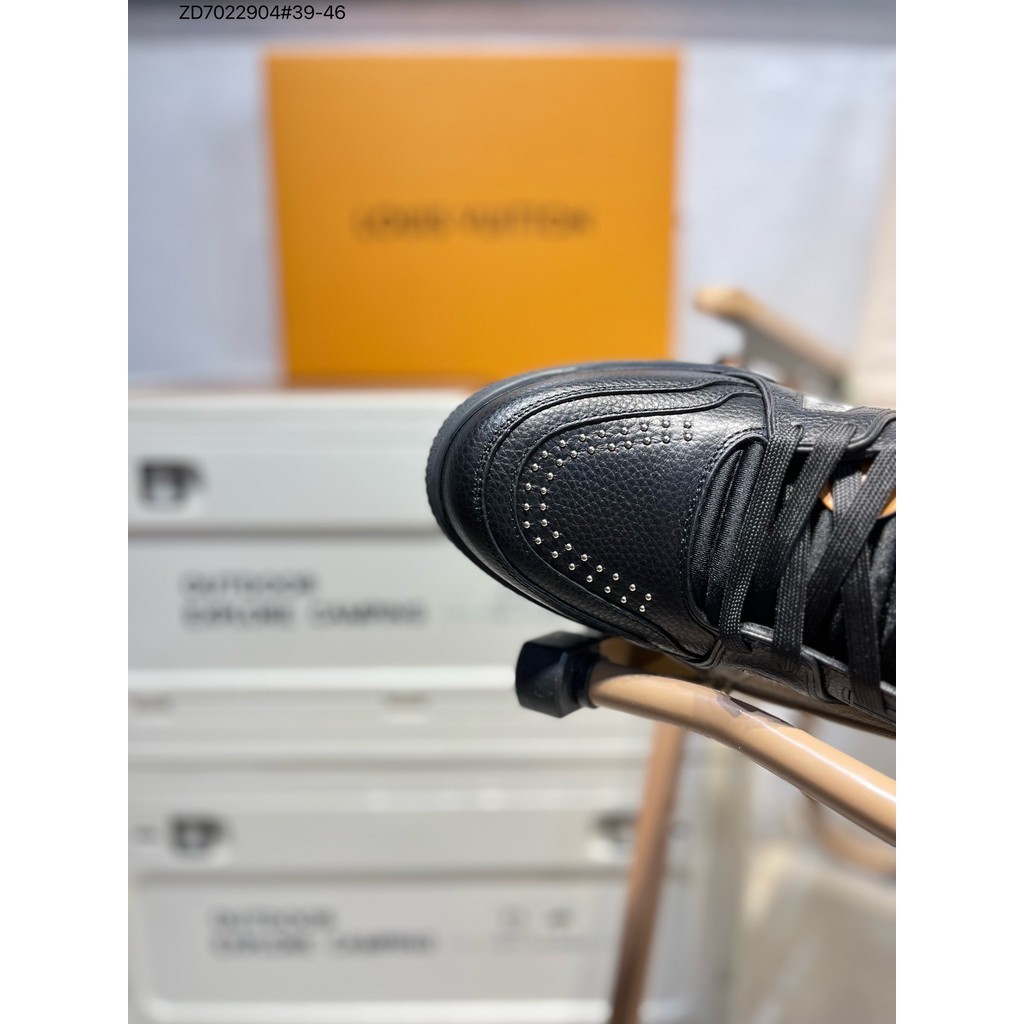 รองเท้าผ้าใบ Louis Vuitton สีดํา Louis Vuitton สําหรับผู้ชายลําลอง 2NON