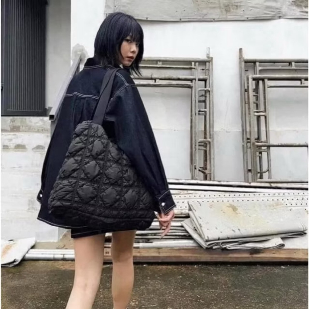 ♞,♘,♙พร้อมส่ง แท้  กระเป๋าcarlyn weekender สี black XDY