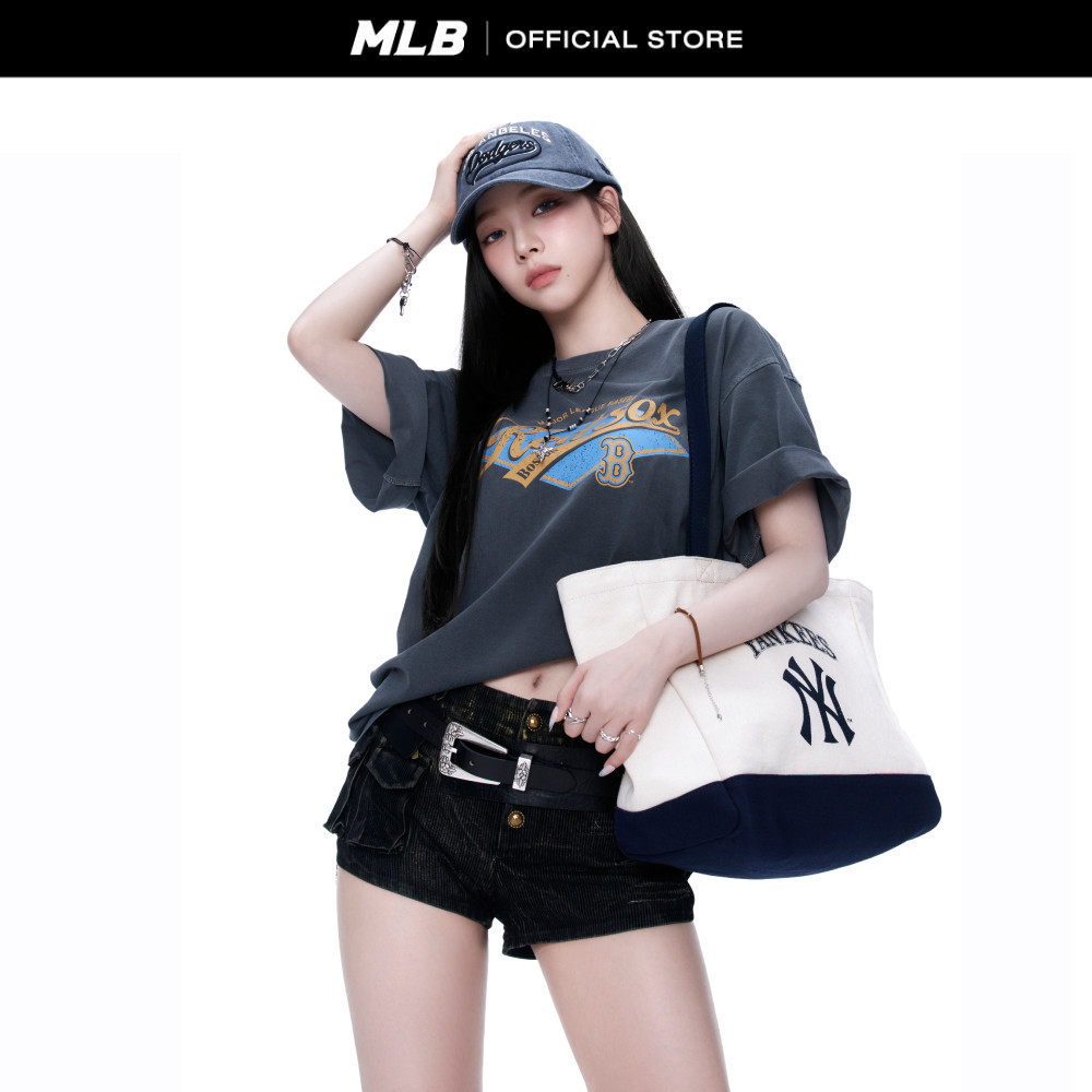 ♞[KARINA's Pick] MLB เสื้อยืด Unisex Varsity Vintage Washing Graphic Mega-Oversized-Fit T-Shirt รุ่