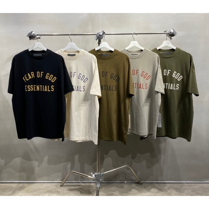 ♞คุณภาพสูง Ready Stock Real Shot ESSENTIALS Season 9 College Series เสื้อยืดแขนสั้นคอกลมหลวม 2025