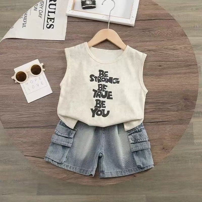 [ชุดสูทเด็กผู้ชาย] ฤดูร้อนสไตล์ใหม่เด็กเล็กกลางสบายทุกการแข่งขันเสื้อกั๊กกางเกงขาสั้นผ้ายีนส์หลวมชุดสองชิ้น