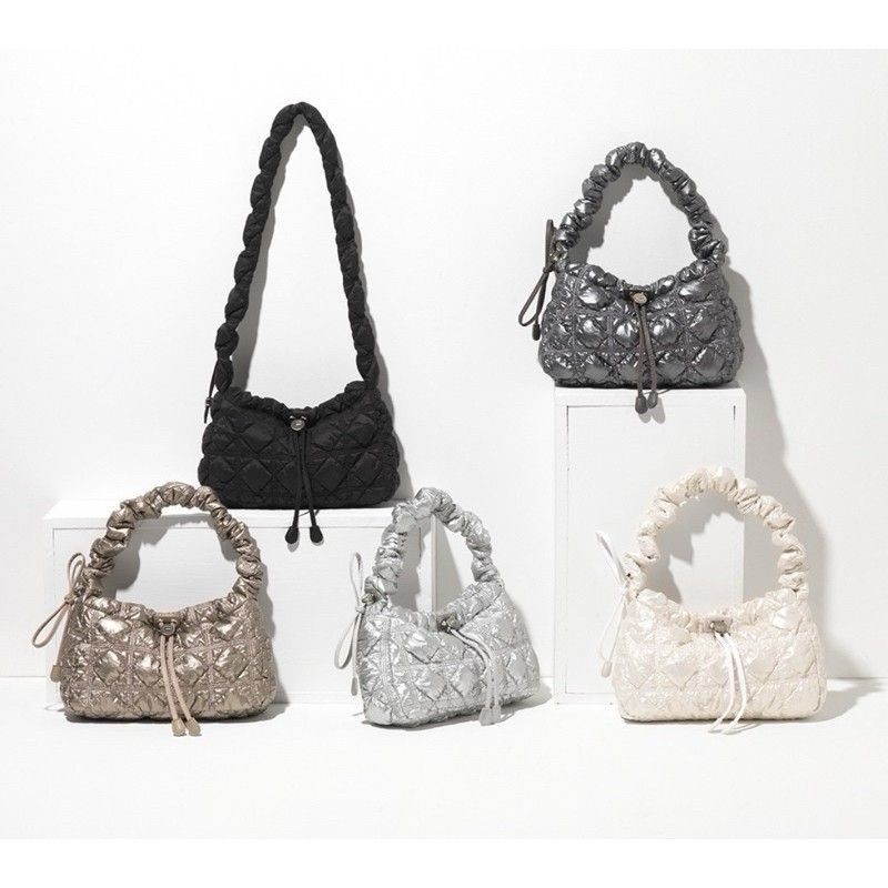 ♞,♘CALYN SHOULDER BAG รุ่นใหม่️ กระเป๋าสะพายข้าง ทรงเบานุ่มมาก แท้ XDY