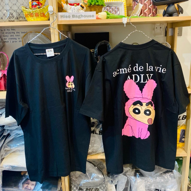♞พร้อมส่ง ADLV  FUZZY RABBIT SHINCHAN SHORT SLEEVE T-SHIRT BLACK WHF