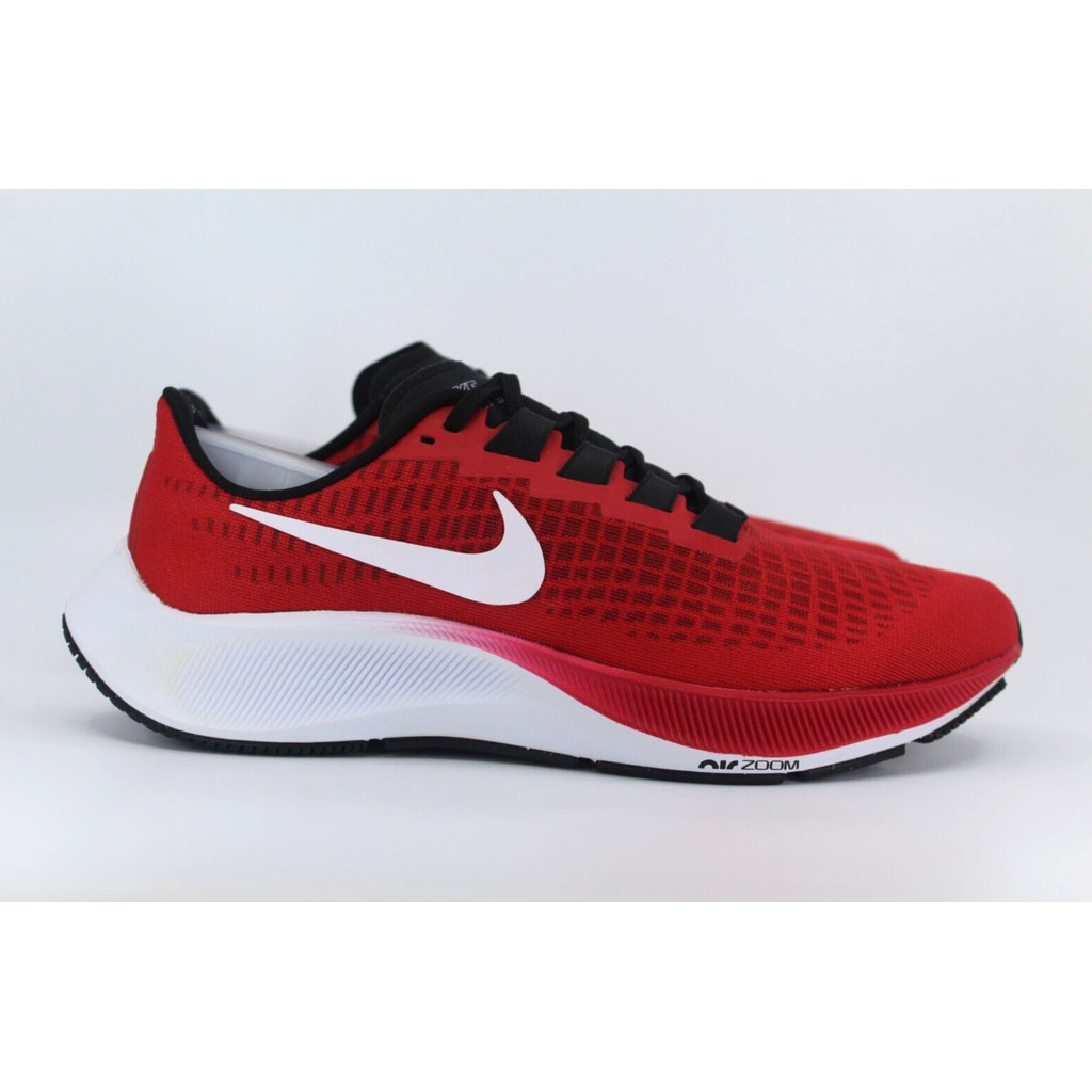 ♞,♘,♙Nike Air Zoom Pegasus 37 University สีแดง สีขาว สีดํา BQ9646-600 GFD