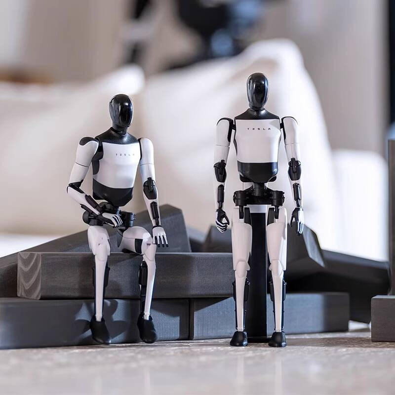 {ของเล่นสดใส} Tesla/Tesla Tesla Bot เครื่องประดับ Humanoid ตุ๊กตาหุ่นยนต์เครื่องประดับ 250609