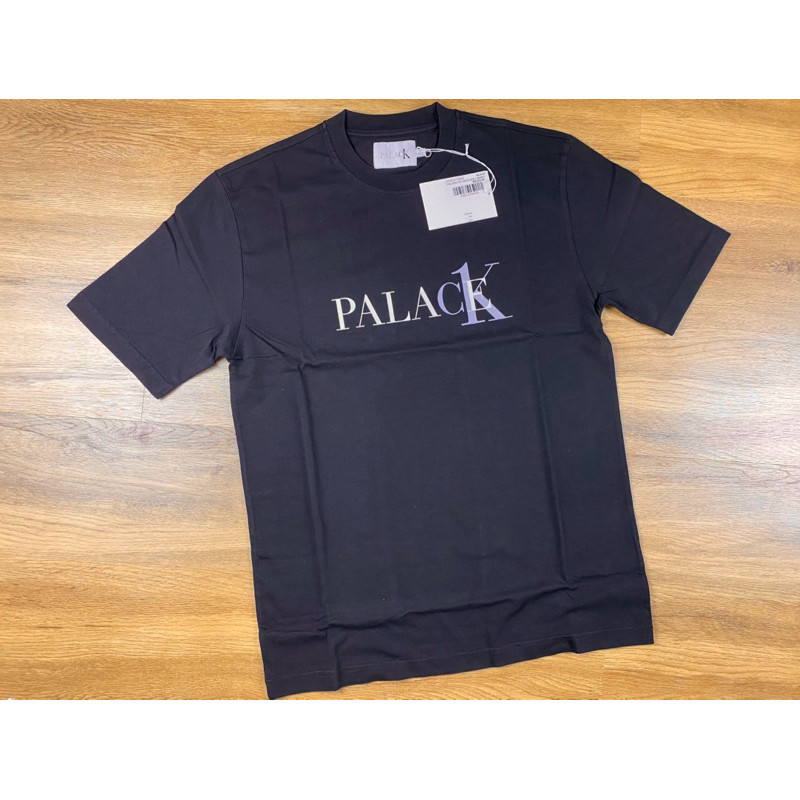 ♞,♘ใหม่พร้อมส่ง ของแท้ เสื้อยืดPalace Skateboards x Calvin Klein Black Tee RDH