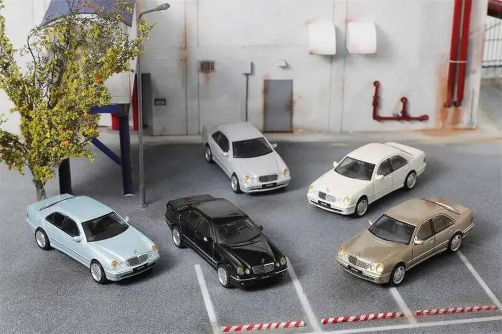 SHADOW 1:64 E55 (W210) LHD รถโมเดลเหล็ก