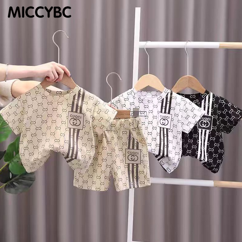 [MICCYBC] ใหม่ ชุดเสื้อผ้าเด็ก แขนสั้น สุดเท่ ทันสมัย เหมาะกับฤดูใบไม้ผลิ และฤดูใบไม้ร่วง สําหรับเด็กผู้ชาย 2024 2 ชิ้น