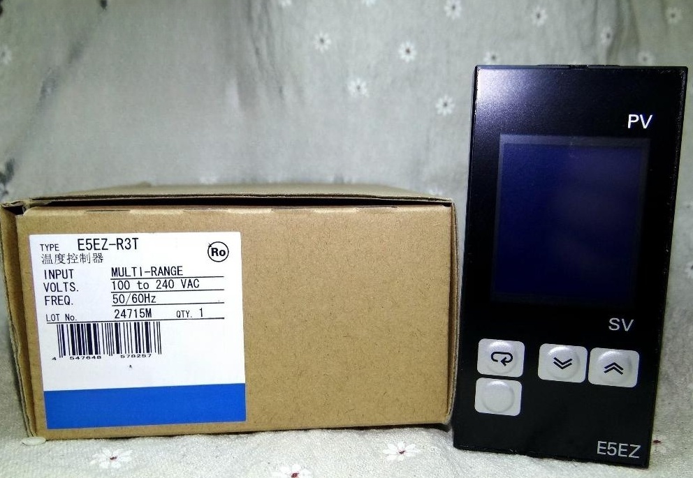 YTH SZ ยี่ห้อใหม่และแท้ควบคุมอุณหภูมิ E5EC-RR2ASM-800 E5EC-QR2ASM-800 E5EC-RR2ASM-820