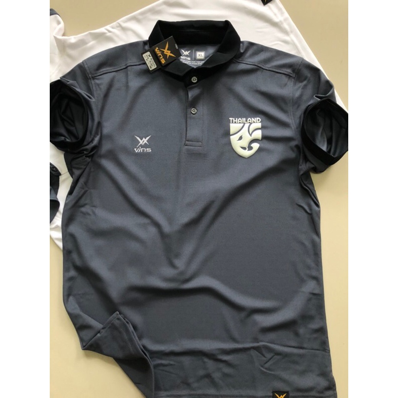 เสื้อโปโล vin รุ่น 221 พร้อมเฟกโลโก้ทีมชาติ แฟชั่นผู้ชายและผู้หญิงแขนสั้นโปโล