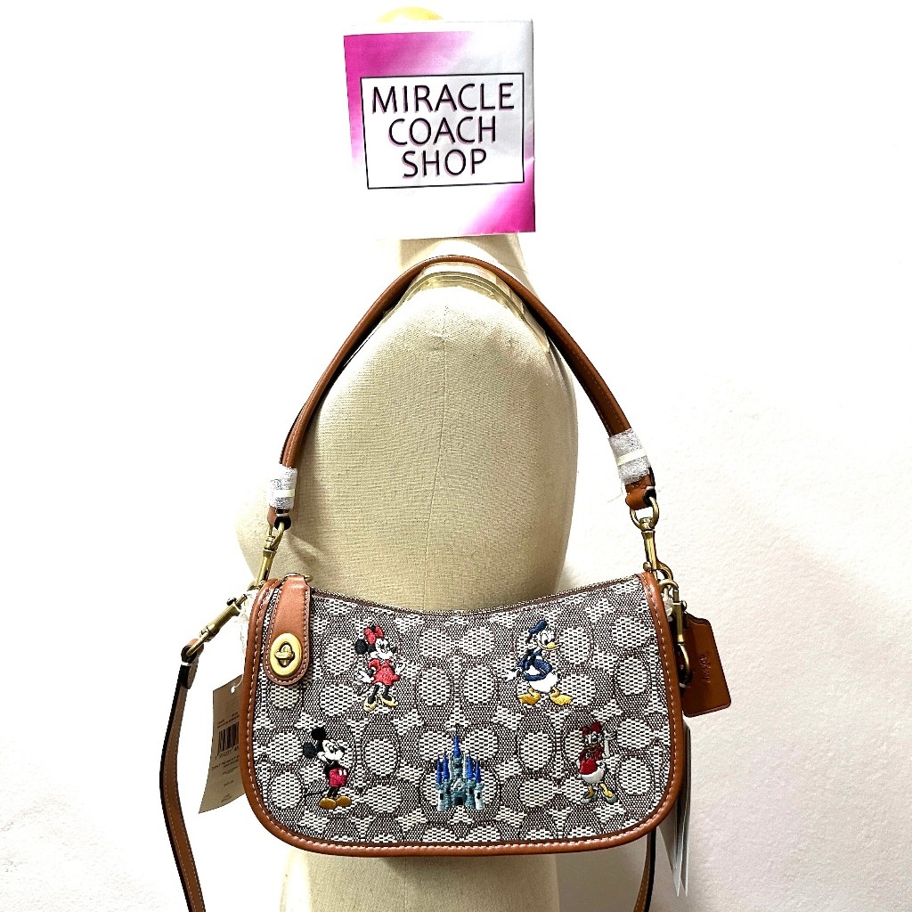 กระเป๋าสะพาย COACH ของแท้ มือ 1 รุ่นหรูจาก Shop รุ่น Limited COACH C8620 Disney X Coach Swinger Sig