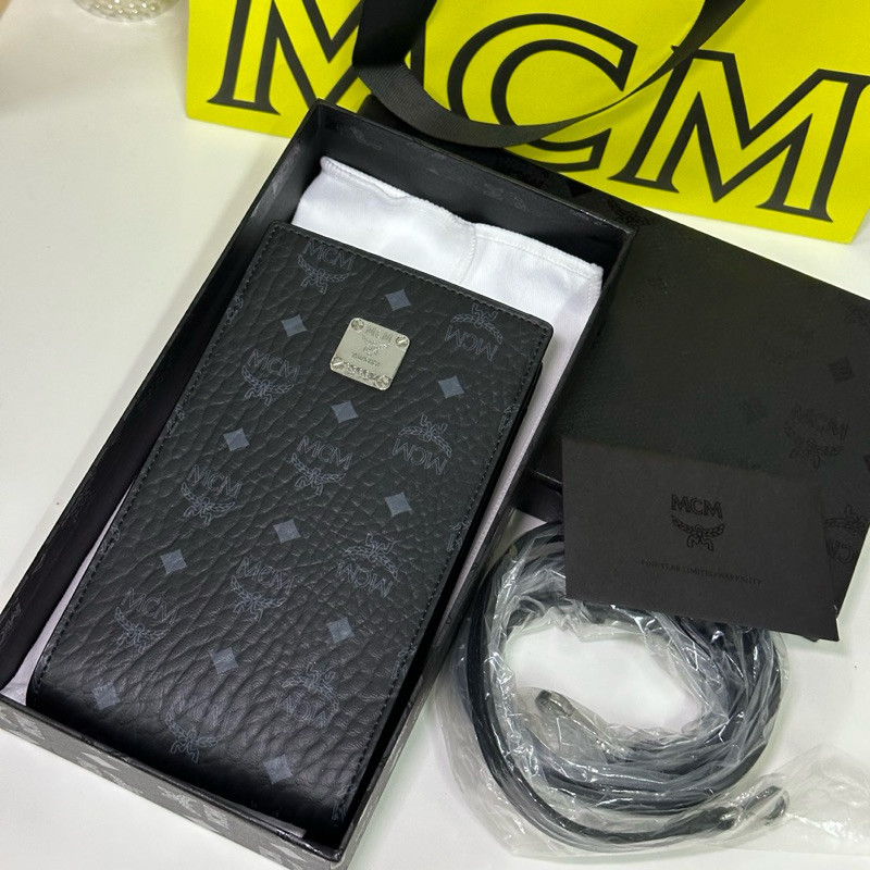 พร้อมส่งที่ไทย  MCM Crossbody Phone Case in Visetos