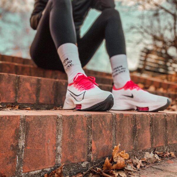 ของแท้ Nike Women's Air Zoom Tempo NEXT% รองเท้าวิ่งมาราธอนที่กันกระแทกด้วยอากาศ รองเท้ากีฬาระบายอา