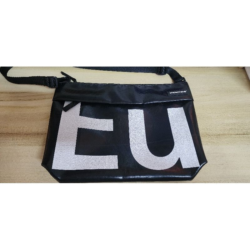 กระเป๋า Freitag Lou ผ้าใบดำ