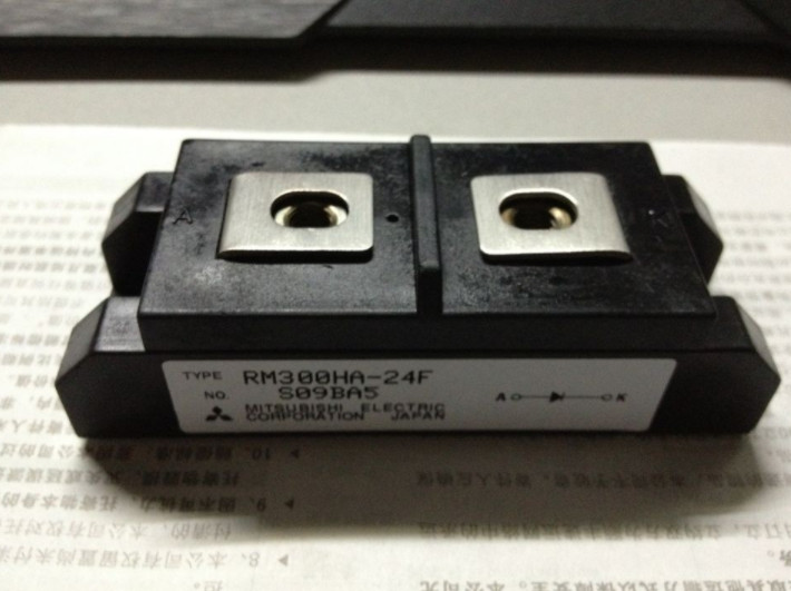 SZ 1PC ใหม่ RM300HA-24F RM300HA24F โมดูลจัดส่งฟรี ux