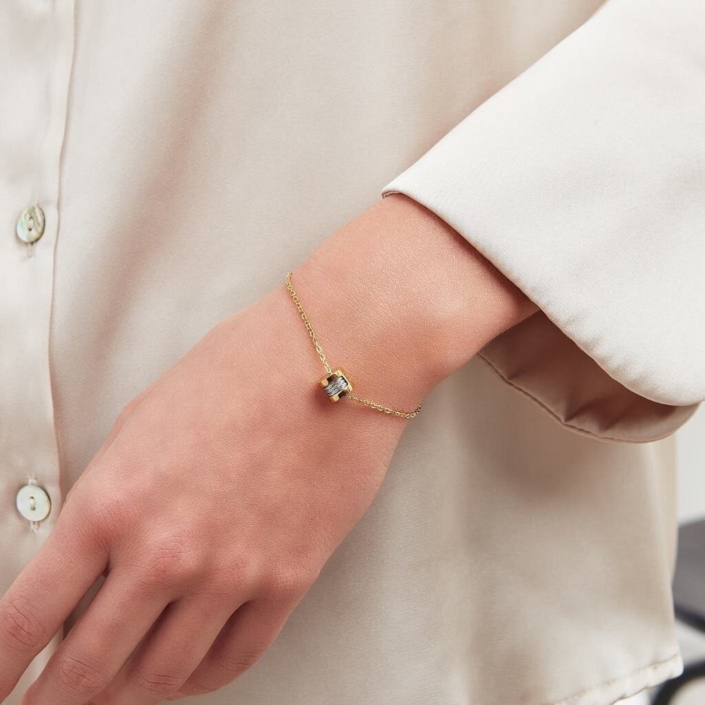 มี E-tax CHARRIOL สร้อยข้อมือ 06-104-1139-39 Bracelet with 1 Charm - Steel Yellow PVD