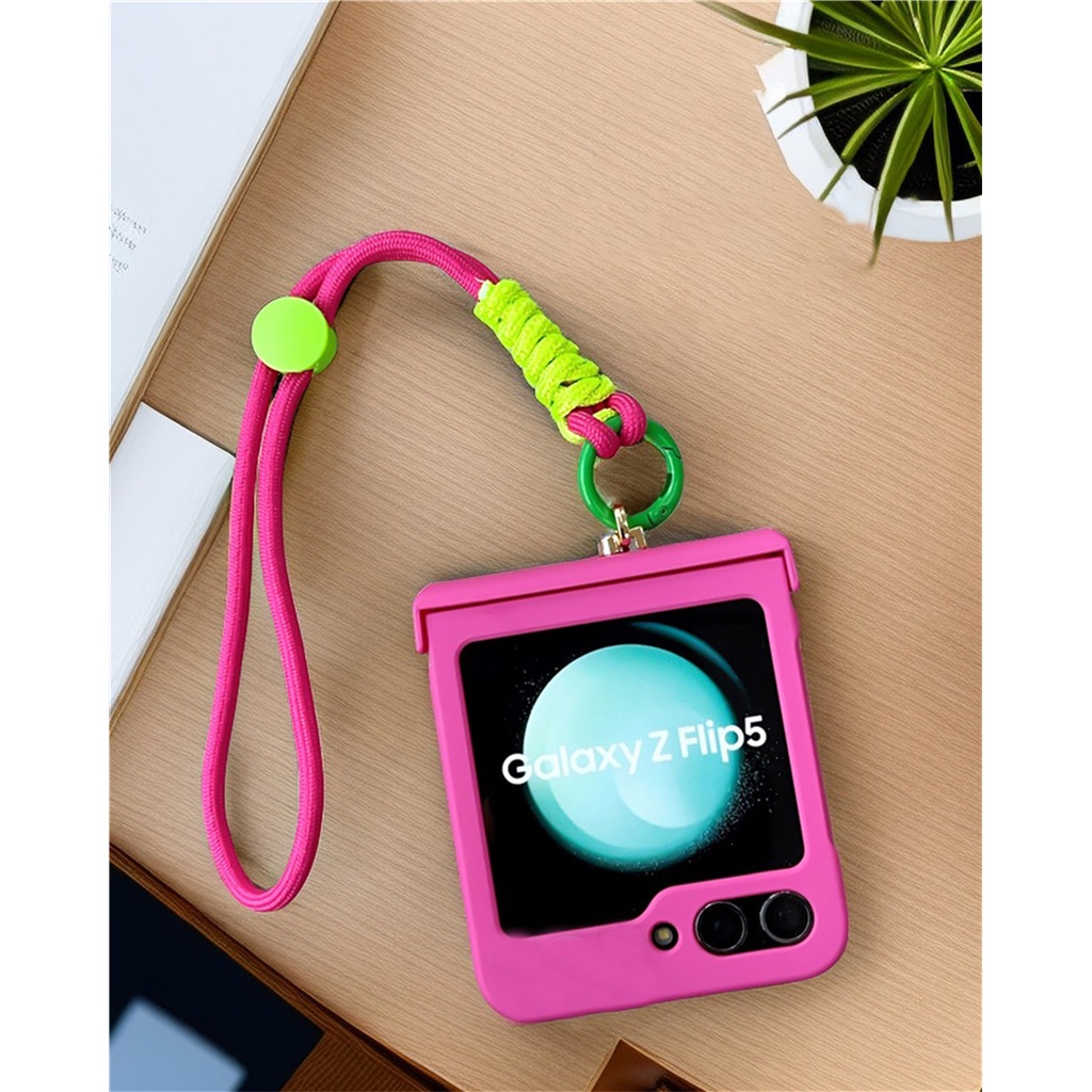 น ่ ารักเกาหลีแบบพกพาสายคล ้ องมือ Rose สีแดงสีทึบเคสโทรศัพท ์ สําหรับ Galaxy Z Flip 5 Z Flip6 Flip5 Zflip6 ฝาครอบ Funda