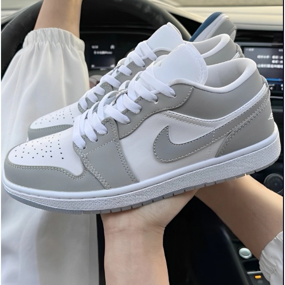 Nike （ของแท้ 100 %）Nike Air Jordan 1 low wolf grey สีเทาขาว