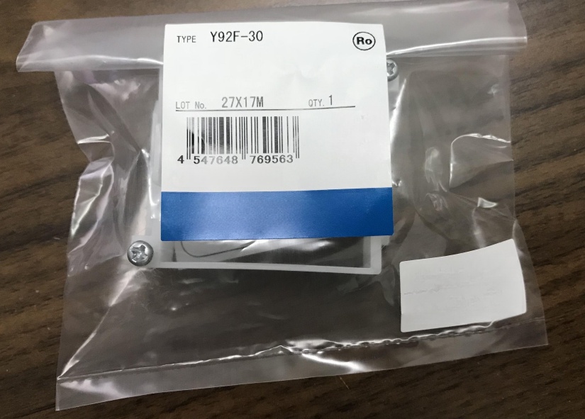 YTH SZ ใหม่เอี่ยมและแท้ ขายึดไฟฟ้า Y92F-30 ฝาครอบป้องกัน Y92A-48