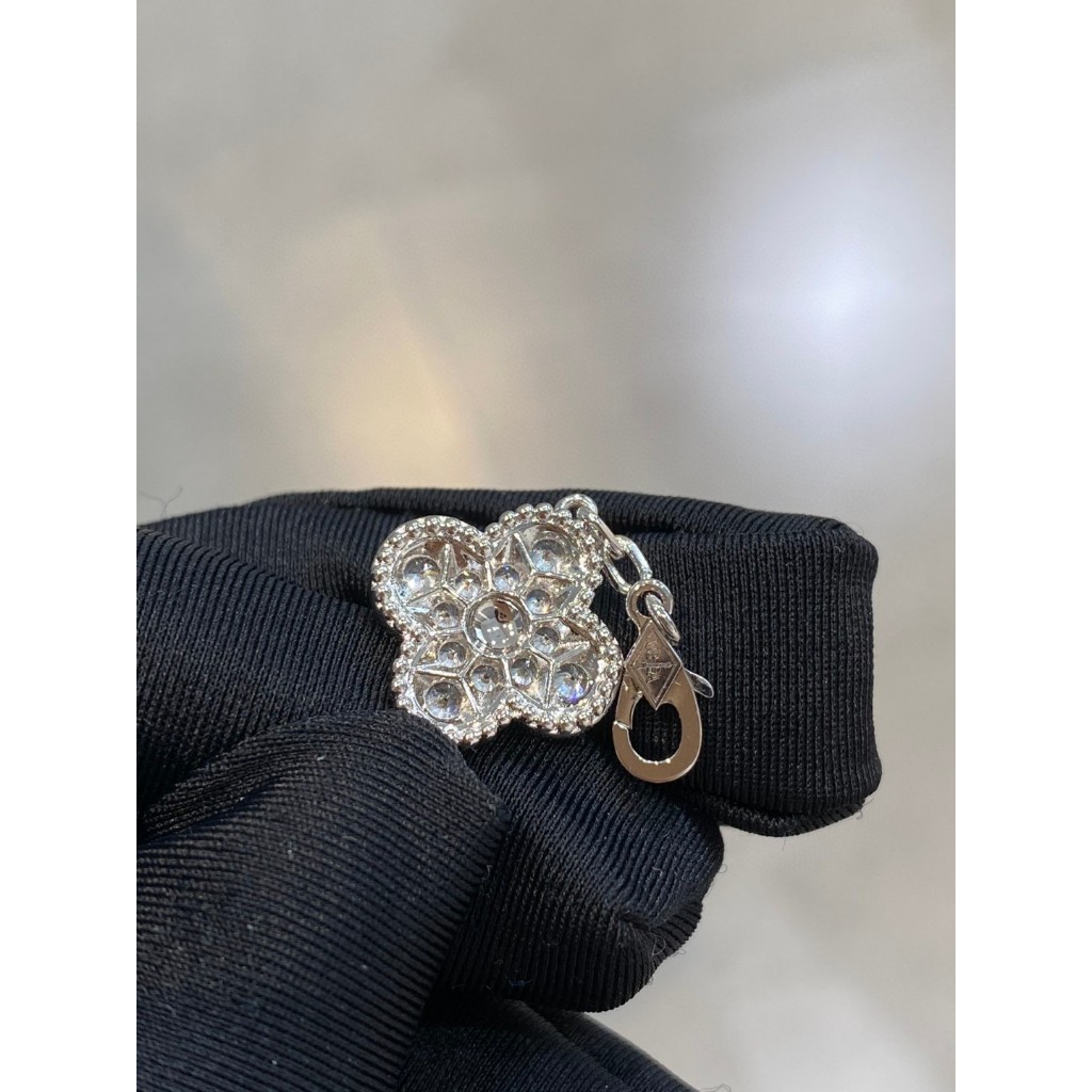 Pre order ราคา3100 Van Cleef & Arpels Four-Leaf Clover Bracelet สร้อยข้อมือ