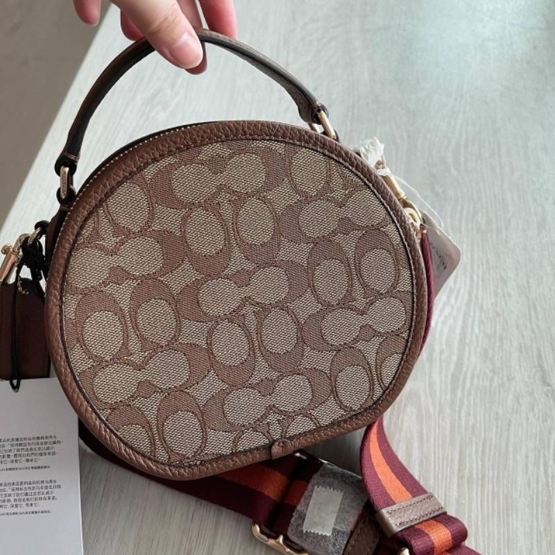 รุ่นใหม่ล่าสุด New Coach canteen jacquard crossbody bag กระเป๋าทรงกลม ถือได้ น่ารักมากกกลายC