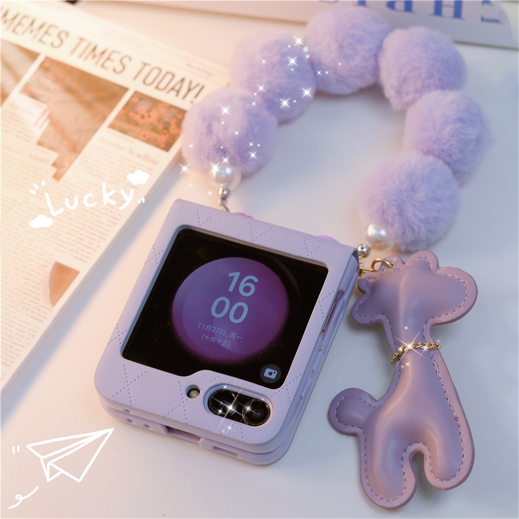 เกาหลีหรูหราเพชร Lattice Giraffe Pearl Hairball สร้อยข้อมือสําหรับ Samsung Galaxy Z Flip 5 6Z Flip5 Zflip6 ปกหลัง