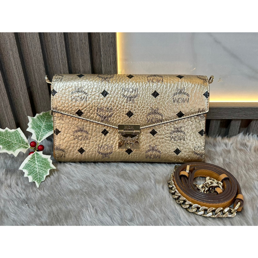 MCM Millie Crossbody Berlin Gold มือ2