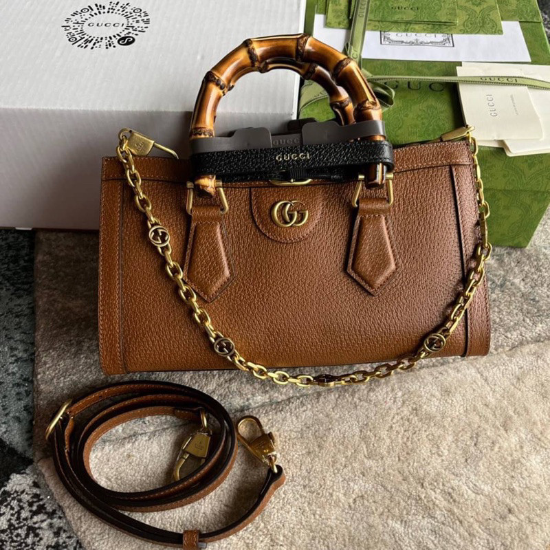 กระเป๋าสะพายข้างผู้หญิง DIANA SMALL SHOULDER BAGเทพ size 25x16x9 cm.