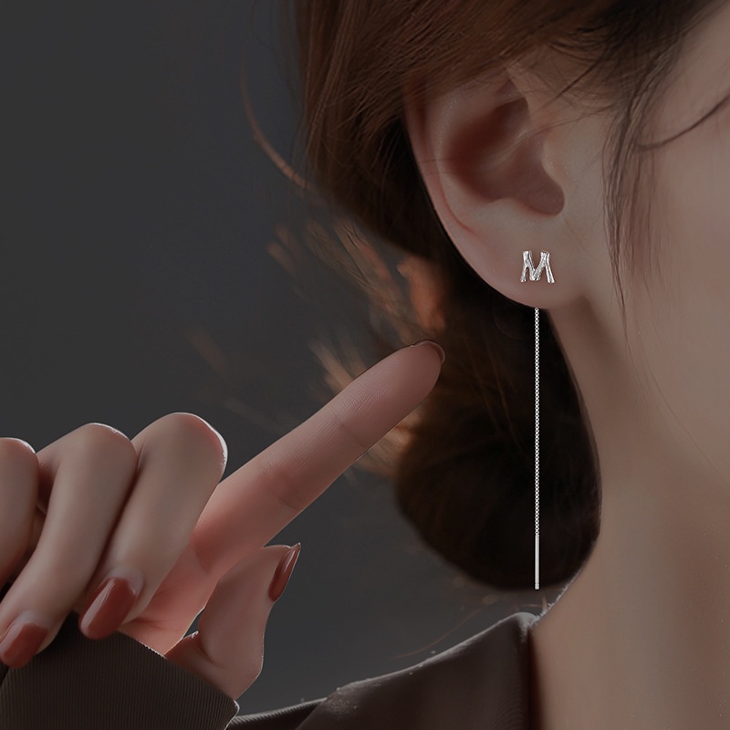 เครื่องประดับ ต่างหู จี้ตัวอักษร A-Z ประดับพู่ หรูหรา แบบเรียบง่าย สําหรับผู้หญิง