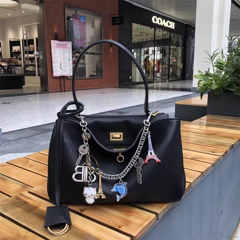 Balenciaga Paris B Home Retro Chain Rodeo กระเป๋าจี้แฟชั่น High-end แฟชั่นโลหะตกแต่งโซ่กระเป๋า Acce