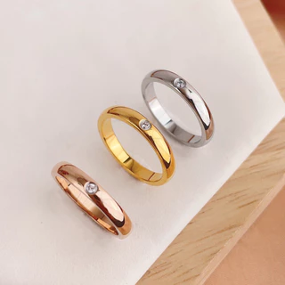 แหวนเพชรเดี่ยวสแตนเลสสําหรับผู้หญิง Non Tarnish Gold Plated Minimalist แฟชั่นแหวนคู่