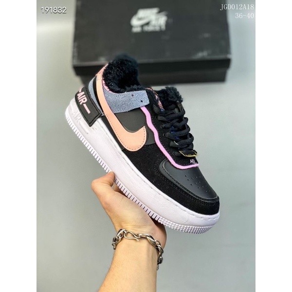 NIKE AIR FORCE 1 BLACK PREMIUM