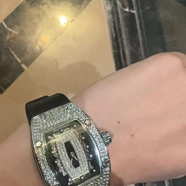 [รูปแบบใหม่] Richard RM07-01 Red Lips Gypsophila นาฬิกาควอทซ์สุภาพสตรีหรูหรานาฬิการะดับไฮเอนด์คนดัง